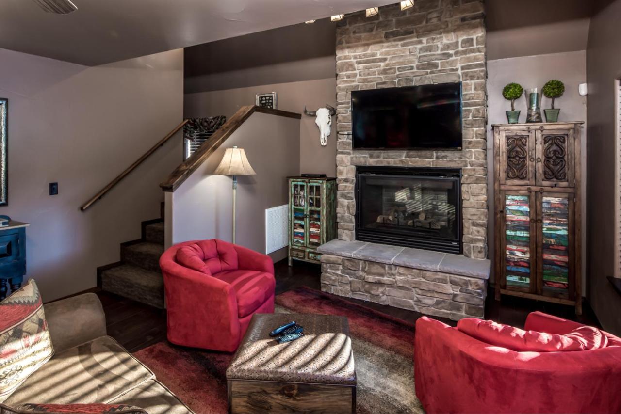 Fifth Dimension, 2 Bedrooms, Wifi, Hot Tub, Game Table, Grill, Sleeps 4 Руидозо Экстерьер фото