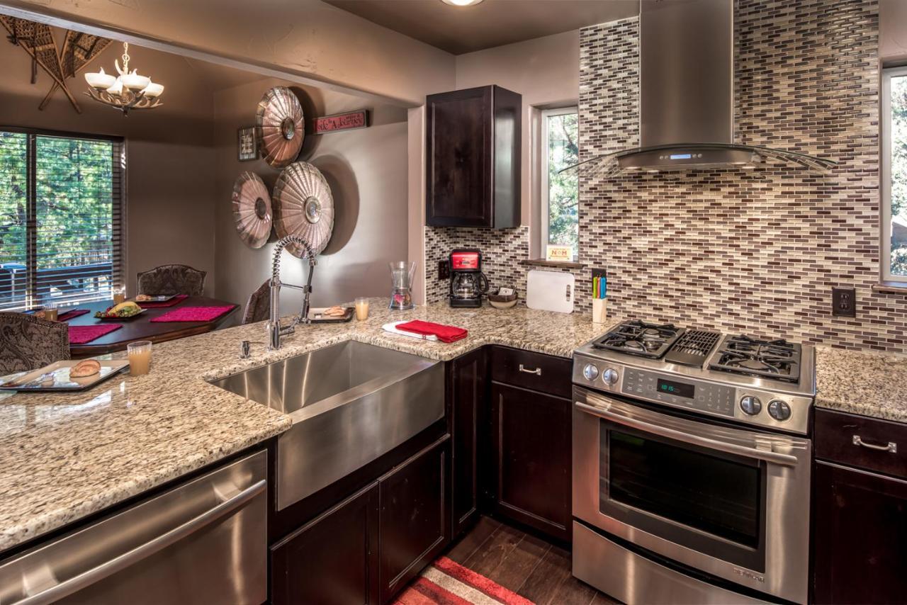 Fifth Dimension, 2 Bedrooms, Wifi, Hot Tub, Game Table, Grill, Sleeps 4 Руидозо Экстерьер фото