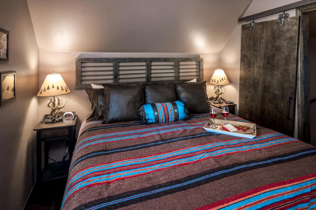 Fifth Dimension, 2 Bedrooms, Wifi, Hot Tub, Game Table, Grill, Sleeps 4 Руидозо Экстерьер фото