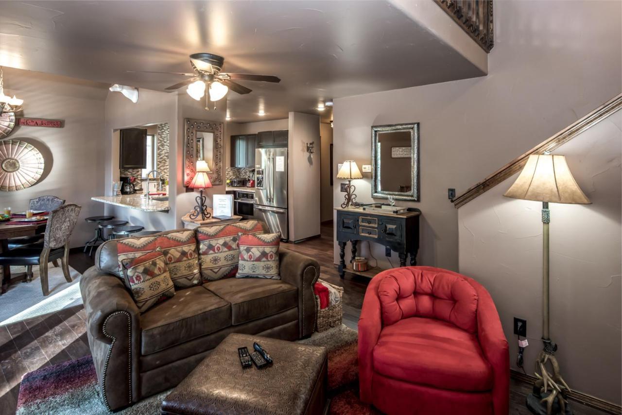 Fifth Dimension, 2 Bedrooms, Wifi, Hot Tub, Game Table, Grill, Sleeps 4 Руидозо Экстерьер фото