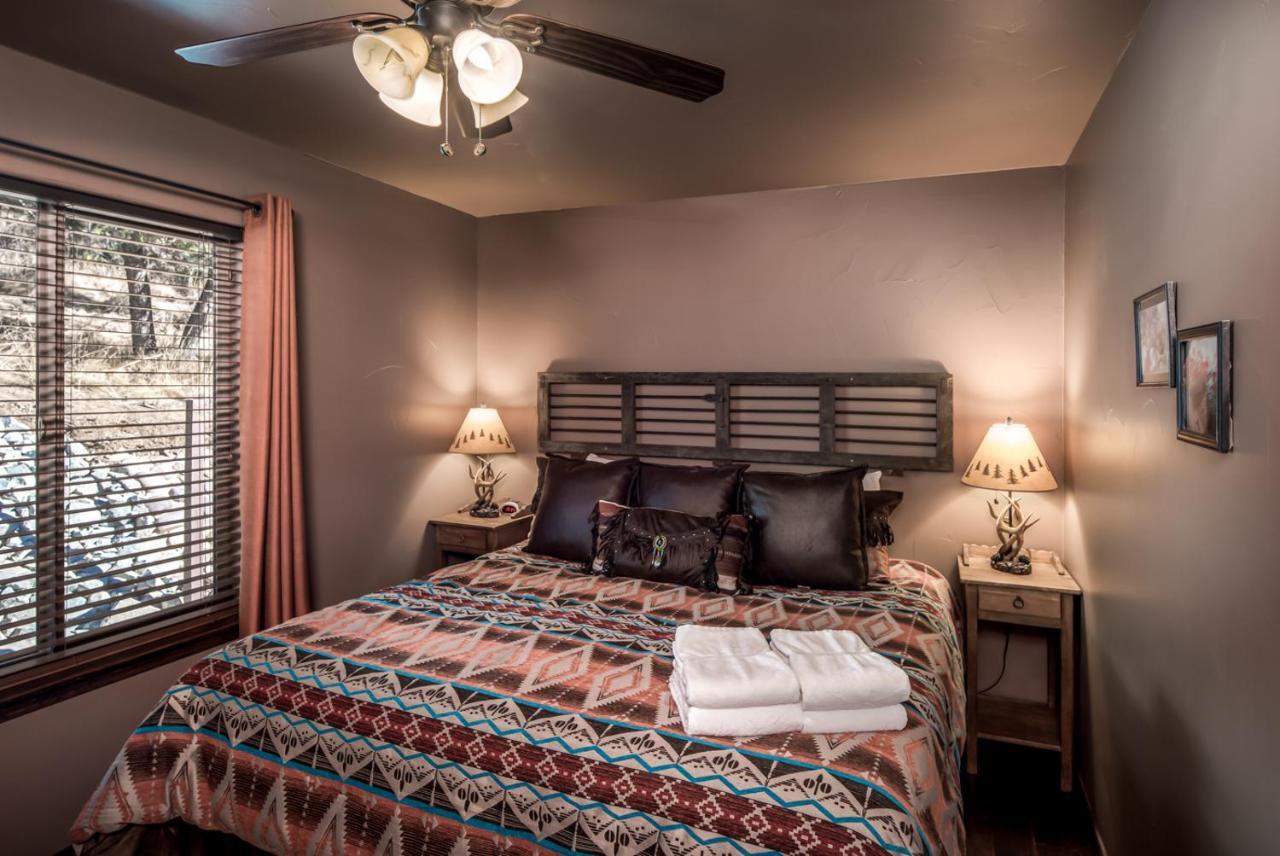 Fifth Dimension, 2 Bedrooms, Wifi, Hot Tub, Game Table, Grill, Sleeps 4 Руидозо Экстерьер фото