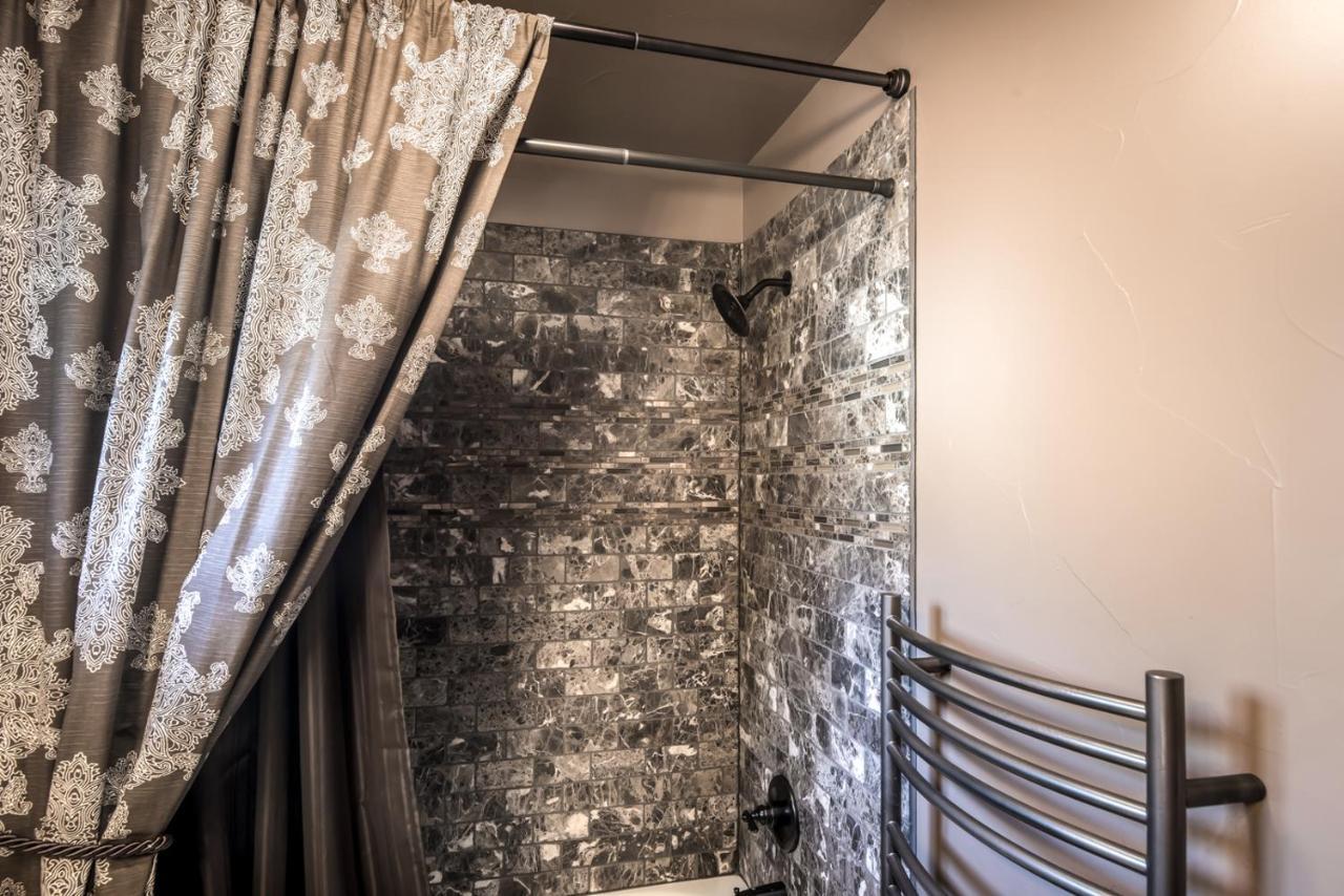 Fifth Dimension, 2 Bedrooms, Wifi, Hot Tub, Game Table, Grill, Sleeps 4 Руидозо Экстерьер фото